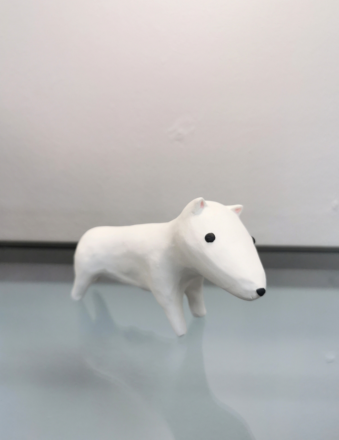 Valkoinen koira (keraaminen veistos)