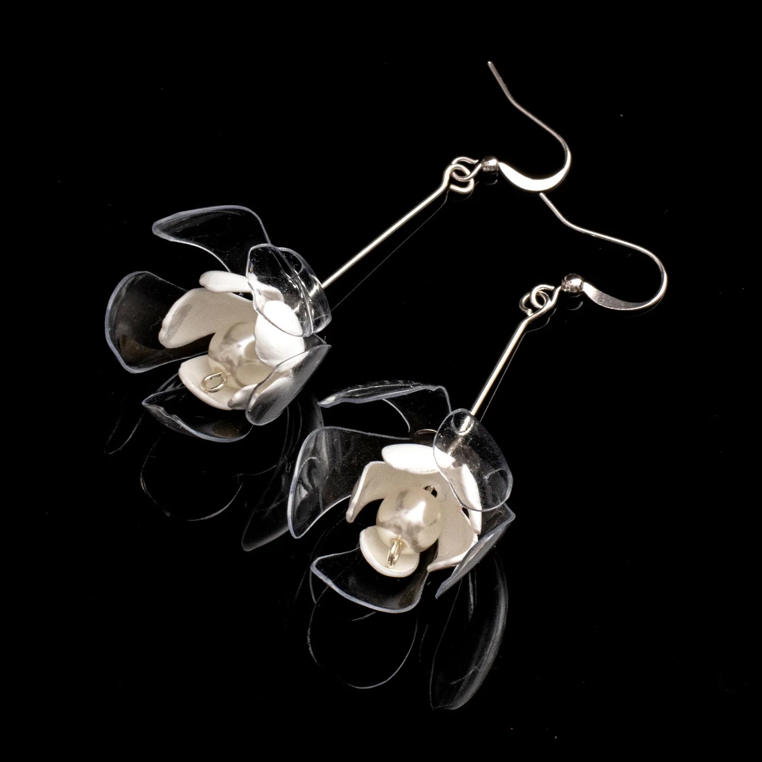 Clear & White Double-Flower earrings