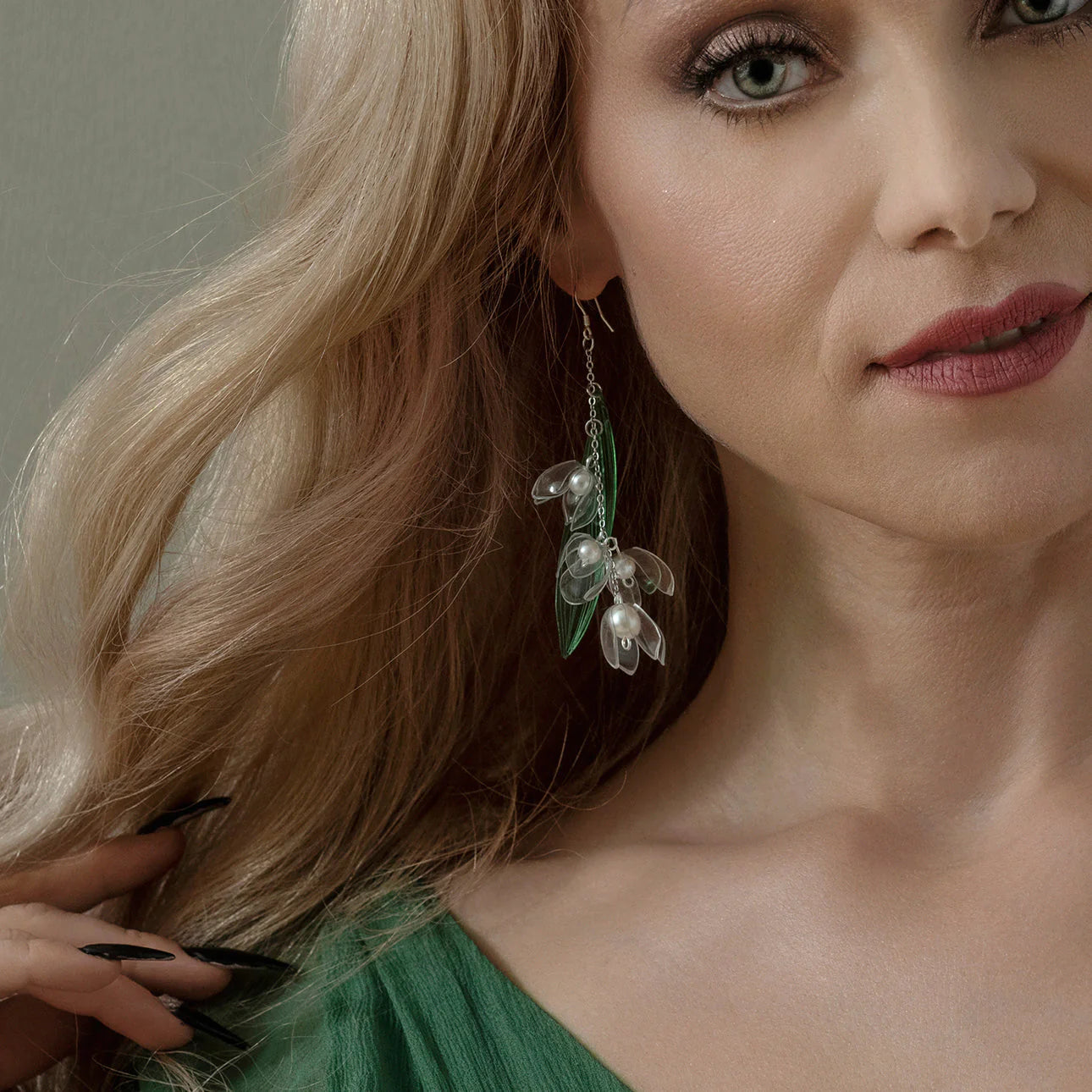 Lily of The Walley, Mismatched earrings