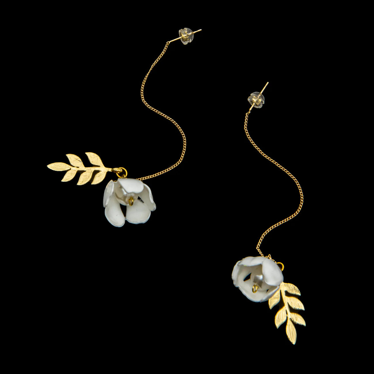 White flower adjustable earrings